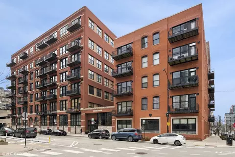 226 N Clinton St #717, Chicago, IL 60661