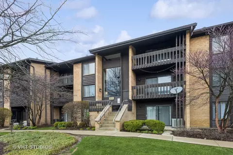 6148 Knoll Wood Rd #107, Willowbrook, IL 60527