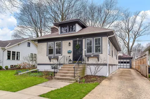 518 Richards St, Geneva, IL 60134