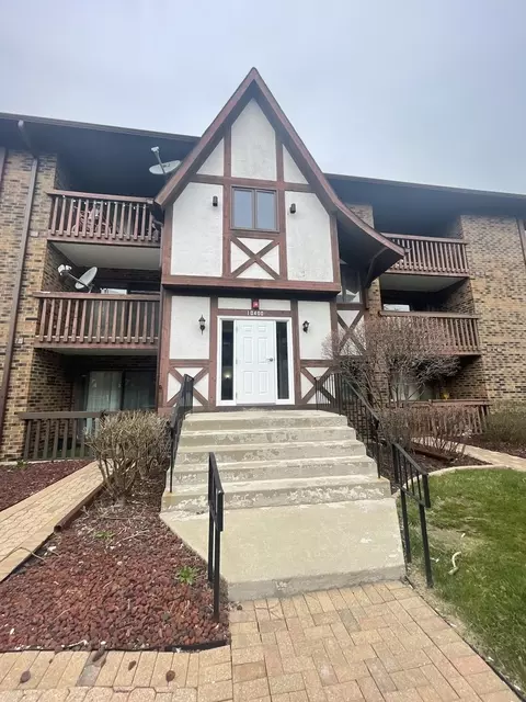 10400 S Circle Dr #103, Oak Lawn, IL 60453