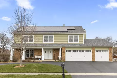 909 Hidden Lake Rd, Naperville, IL 60565