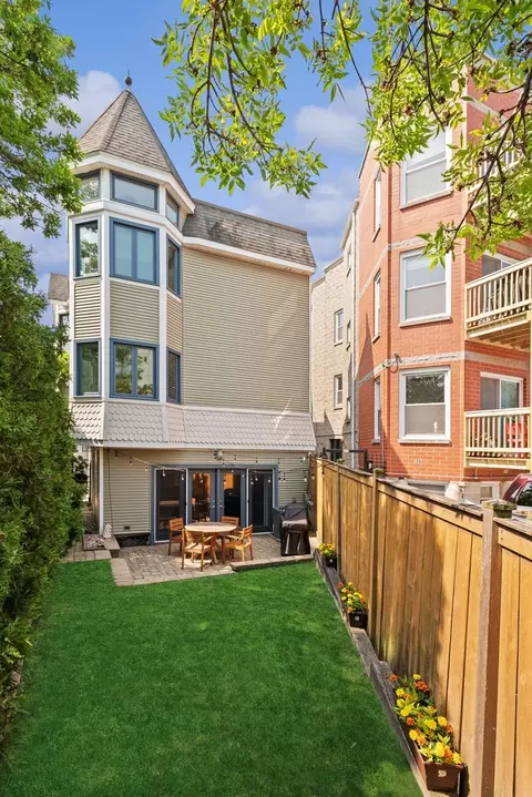 3350 N Racine Ave, Chicago, IL 60657