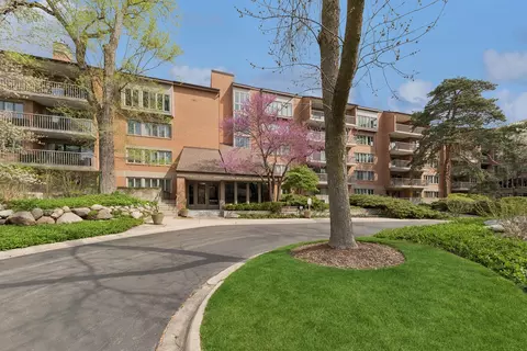 22 Park Ln #104, Park Ridge, IL 60068