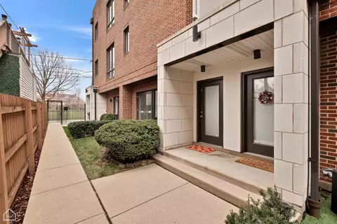 1742 W Diversey Pkwy #4, Chicago, IL 60614