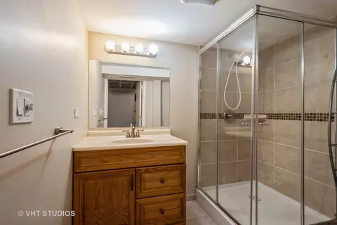 Bath - 9205 Springfield Ave, Evanston, IL 60203 photo 4 of 4