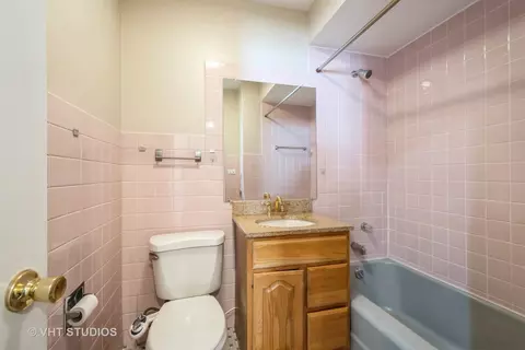 Bath - 9205 Springfield Ave, Evanston, IL 60203 photo 2 of 4