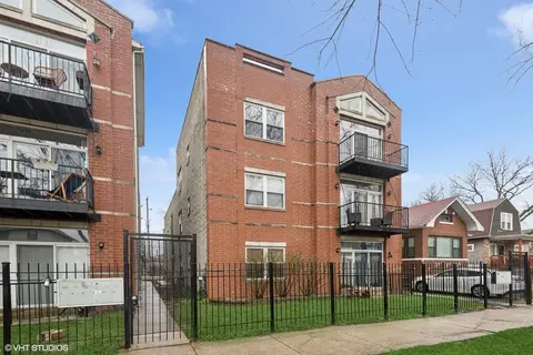 5933 W Huron St #3N, Chicago, IL 60644