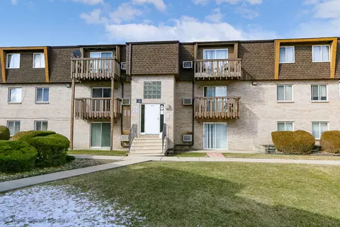 2351 Bicentennial Ave #8, Crest Hill, IL 60403