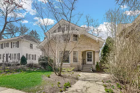 141 N Julian St, Naperville, IL 60540