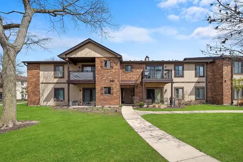 1118 Prescott Dr #2D, Roselle, IL 60172