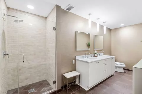 Bath - 60 E Monroe St #4108, Chicago, IL 60603 photo 3 of 5