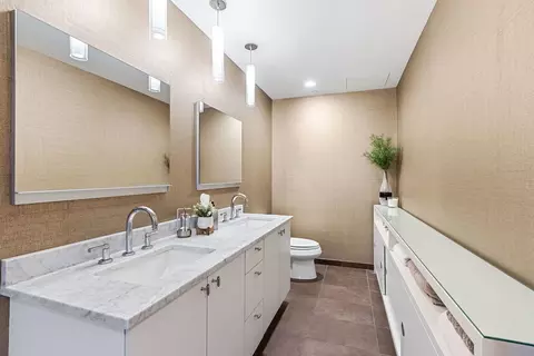 Bath - 60 E Monroe St #4108, Chicago, IL 60603 photo 4 of 5