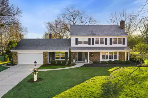225 S Valley Rd, Barrington, IL 60010