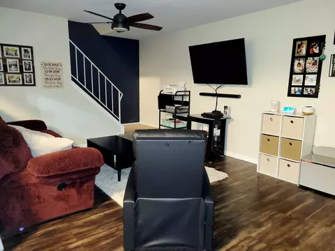 Living - 1667 Valley Forge Ct #B, Wheaton, IL 60189 photo 3 of 4