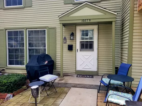 Exterior - 1667 Valley Forge Ct #B, Wheaton, IL 60189 photo 2 of 2