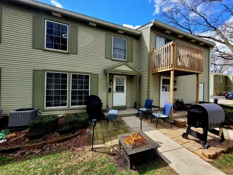 1667 Valley Forge Ct #B, Wheaton, IL 60189