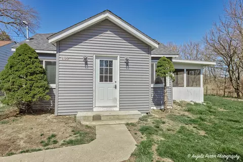 110 Maple St, Mchenry, IL 60050