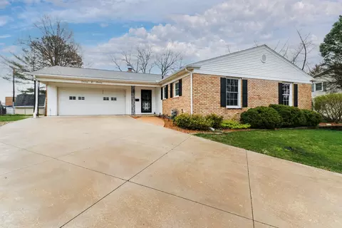 Exterior - 707 Bradley Dr, Bloomington, IL 61701 photo 2 of 5