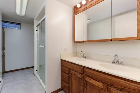 Bath - 707 Bradley Dr, Bloomington, IL 61701 photo 4 of 4