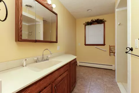 Bath - 707 Bradley Dr, Bloomington, IL 61701 photo 1 of 4