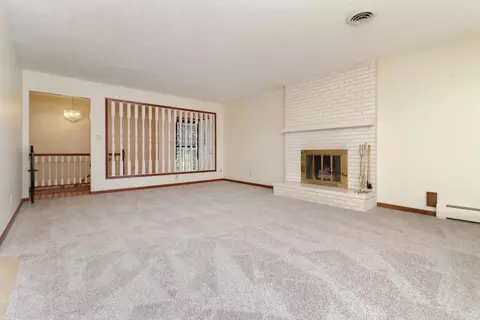 Living - 707 Bradley Dr, Bloomington, IL 61701 photo 2 of 4