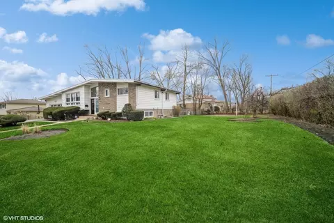 Exterior - 2705 Harrison St, Glenview, IL 60025 photo 2 of 5