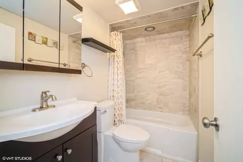 Bath - 2705 Harrison St, Glenview, IL 60025 photo 3 of 3