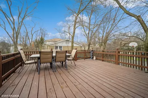 Exterior - 2705 Harrison St, Glenview, IL 60025 photo 4 of 5