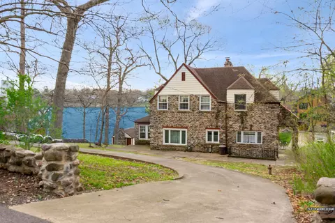 5525 W Lake Shore Dr, Wonder Lake, IL 60097