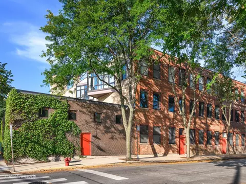 1776 W Winnemac Ave #206, Chicago, IL 60640