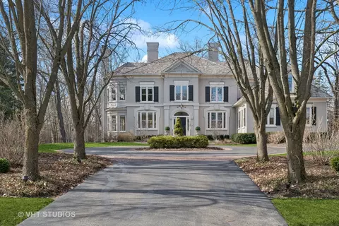 1195 Gavin Ct, Lake Forest, IL 60045