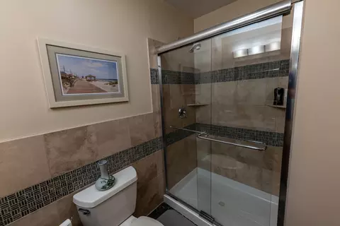 Bath - Undisclosed, Willowbrook, IL 60527 photo 2 of 6
