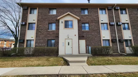 15 Cedar Ct #3, Vernon Hills, IL 60061