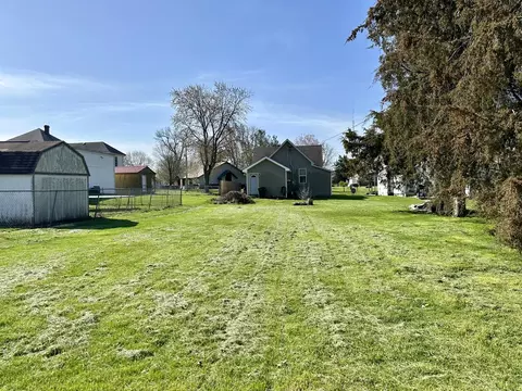 520 Maple St, Weldon, IL 61882 photo 11
