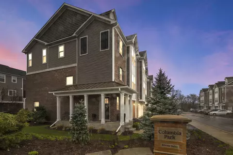 902 Coletta Cir, Naperville, IL 60563