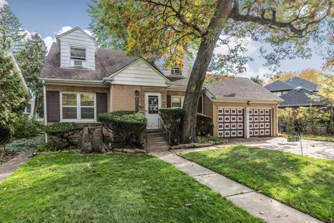 1301 S Knight Ave, Park Ridge, IL 60068