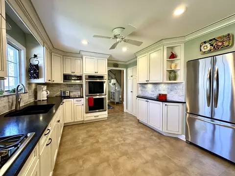 1117 E Forest Ave, Wheaton, IL 60187 photo 12