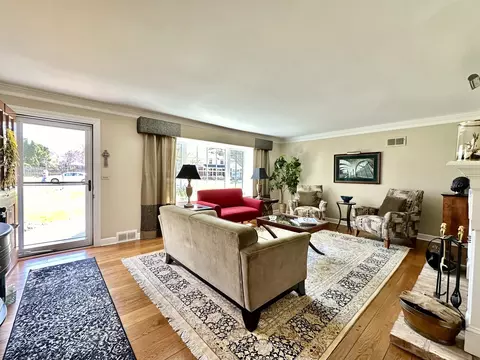 1117 E Forest Ave, Wheaton, IL 60187 photo 3