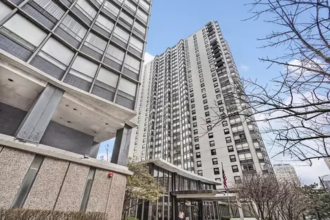 5701 N Sheridan Rd #12M, Chicago, IL 60660