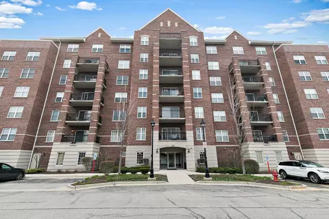 390 W Mahogany Ct #609, Palatine, IL 60067