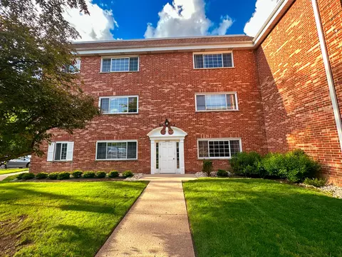 6886 W Touhy Ave #B, Niles, IL 60714