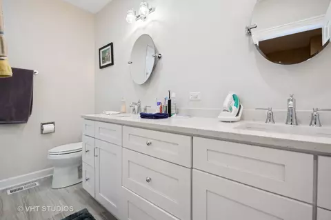 Bath - 1549 W Jackson Blvd, Chicago, IL 60607 photo 5 of 5