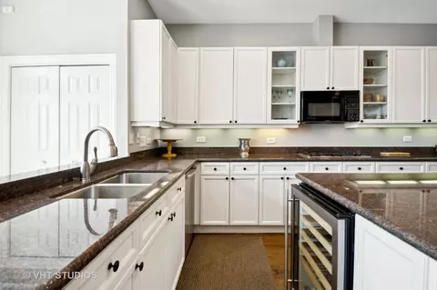 Kitchen - 1549 W Jackson Blvd, Chicago, IL 60607 photo 2 of 7