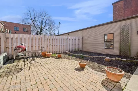 Exterior - 1549 W Jackson Blvd, Chicago, IL 60607 photo 7 of 8