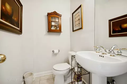 Bath - 1549 W Jackson Blvd, Chicago, IL 60607 photo 1 of 5
