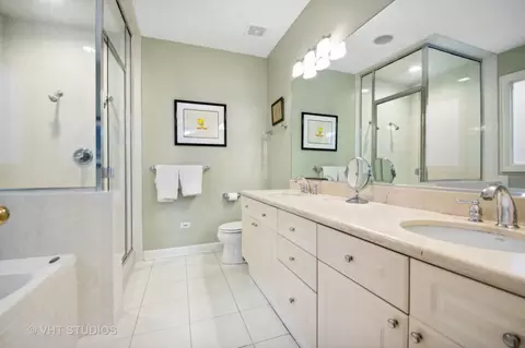 Bath - 1549 W Jackson Blvd, Chicago, IL 60607 photo 2 of 5