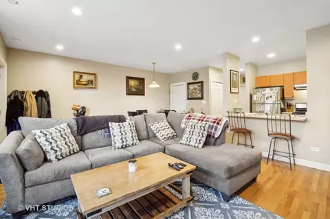 Living - 1549 W Jackson Blvd, Chicago, IL 60607 photo 9 of 9