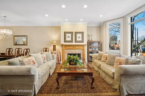 Living - 1549 W Jackson Blvd, Chicago, IL 60607 photo 1 of 9