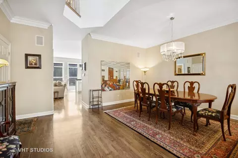 Dining - 1549 W Jackson Blvd, Chicago, IL 60607 photo 2 of 5