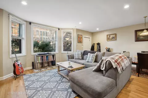 Living - 1549 W Jackson Blvd, Chicago, IL 60607 photo 8 of 9